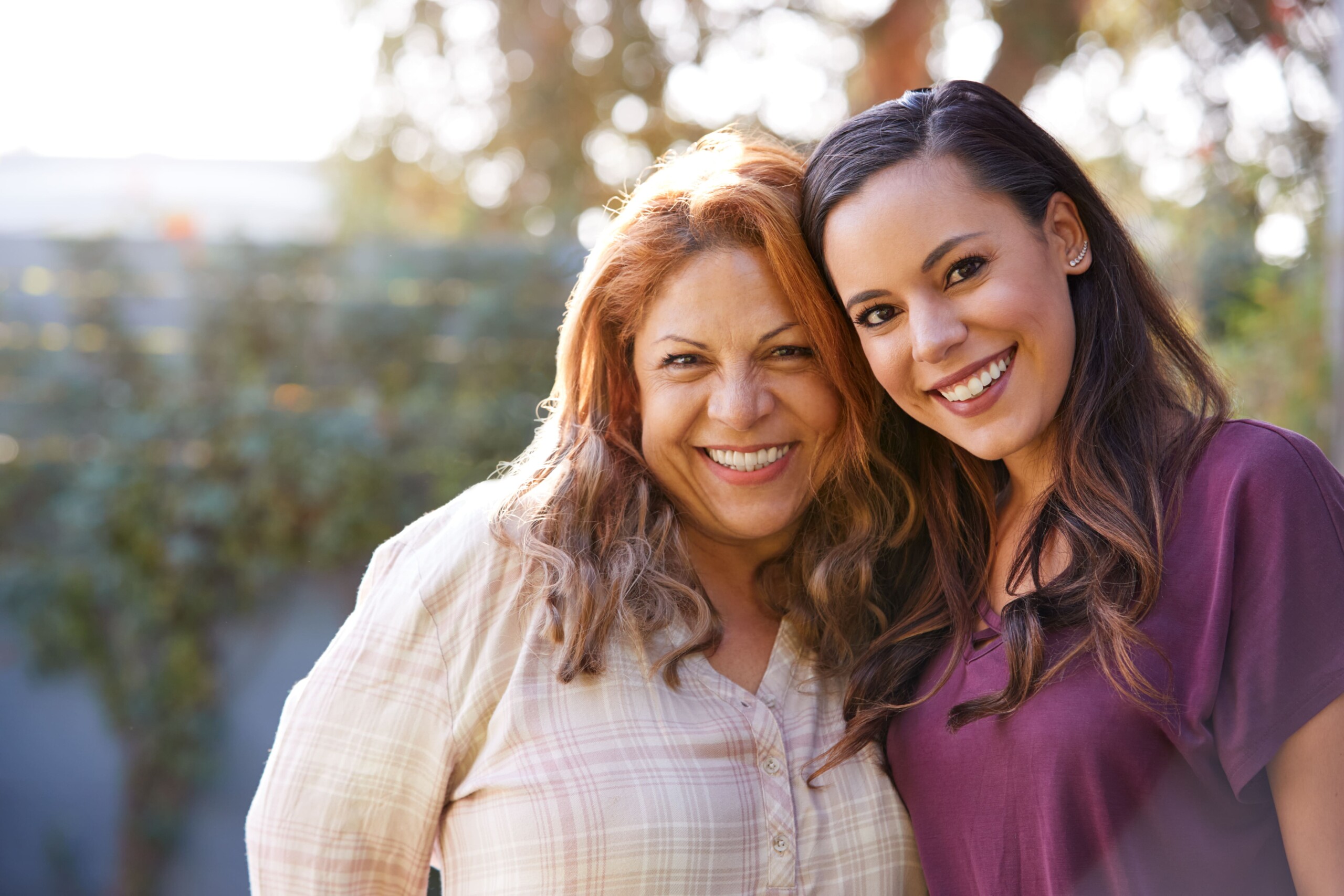 portrait-of-senior-hispanic-mother-with-adult-daug-2021-08-27-23-57-26-utc(1)-min